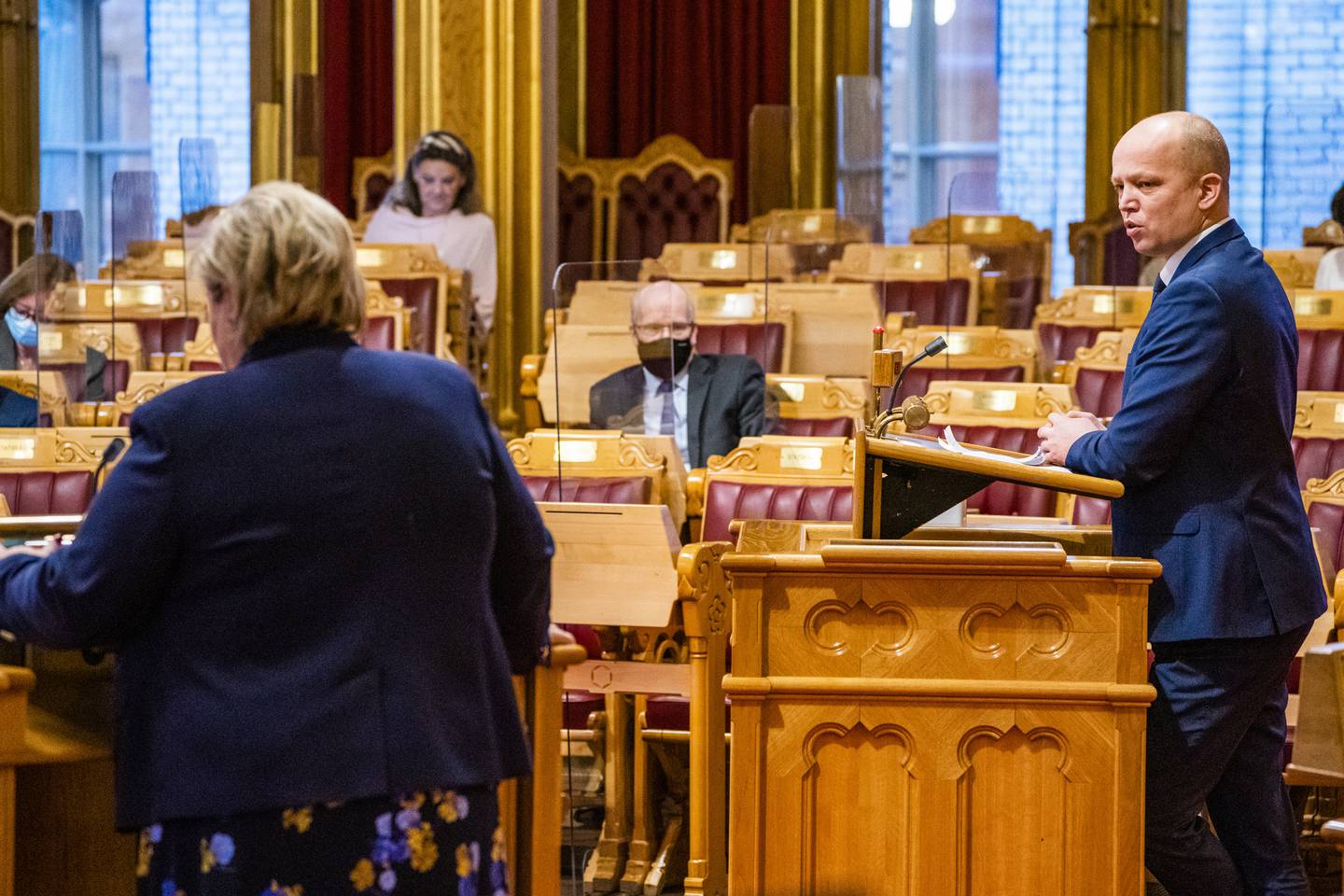 – Jeg tror «je talar breiest» på Stortingets talerstol, sier Trygve Slagsvold Vedum. Her fra en debatt med statsminister Erna Solberg (H) under Stortingets muntlige spørretime i januar 2021.