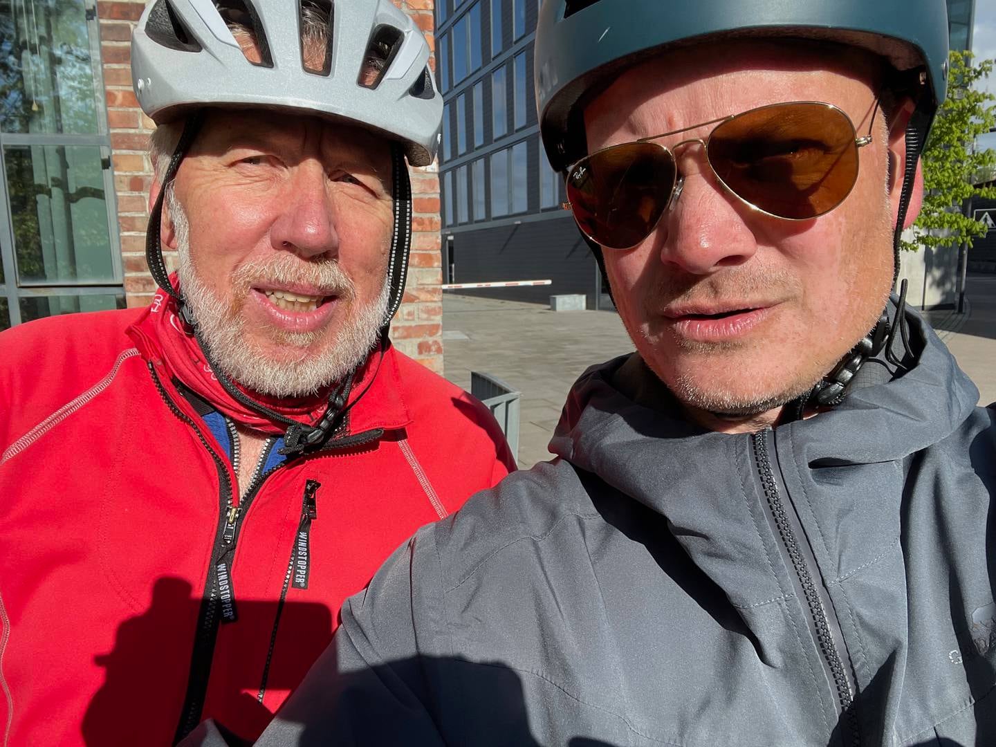 En selfie ved veiens ende. Trond Berget (til venstre) og journalisten kom i mål – uten å krangle.
