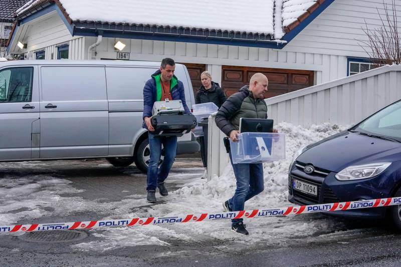 Politiet gikk til aksjon mot Laila Bertheussen og Tor Mikkel Waras hjem 14. mars i fjor. Foto: NTB Scanpix