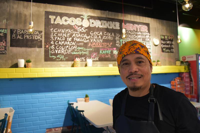 Benjo Ledesma, kjøkkensjef og medeier ved Coyote Tacos, synes 100-ugå er en god markedsføringsarena. Foto: Arne Birkemo