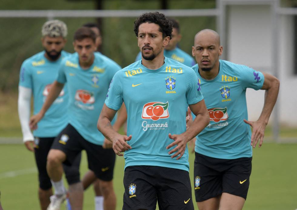 Brasils Marquinhos leder an på treningen i Belo Horizonte i går foran nattas VM-kvalifiseringskamp.
