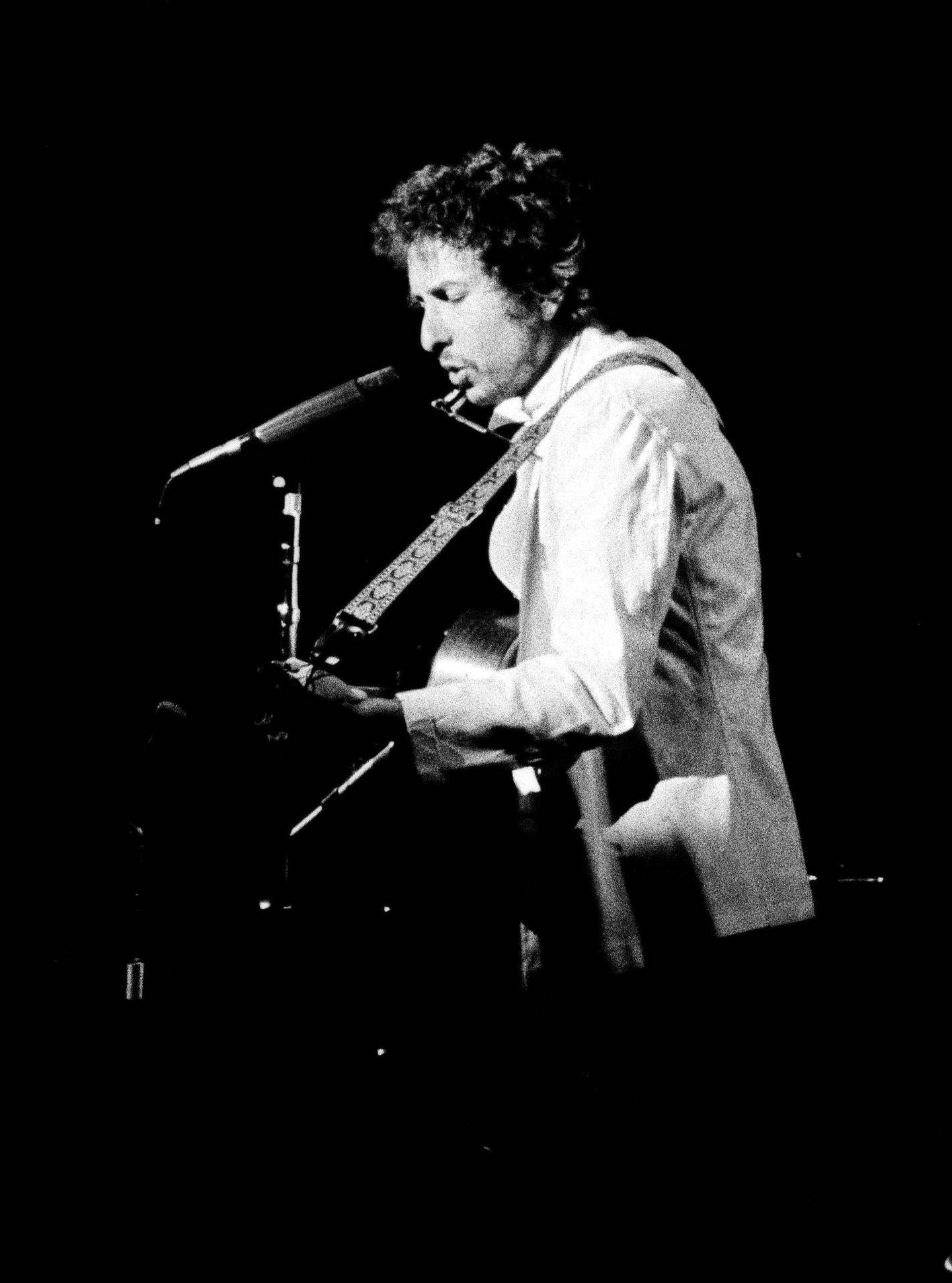Bob Dylan på scenen i Madison Square Garden i januar 1974, før arbeidet med «Blood on The Tracks» begynte. FOTO: AP/NTB SCANPIX