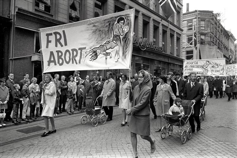 1. mai 1968 i Oslo, der en av parolene handlet om abortspørsmålet. Det ble 70-tallets store kvinnepolitiske sak.