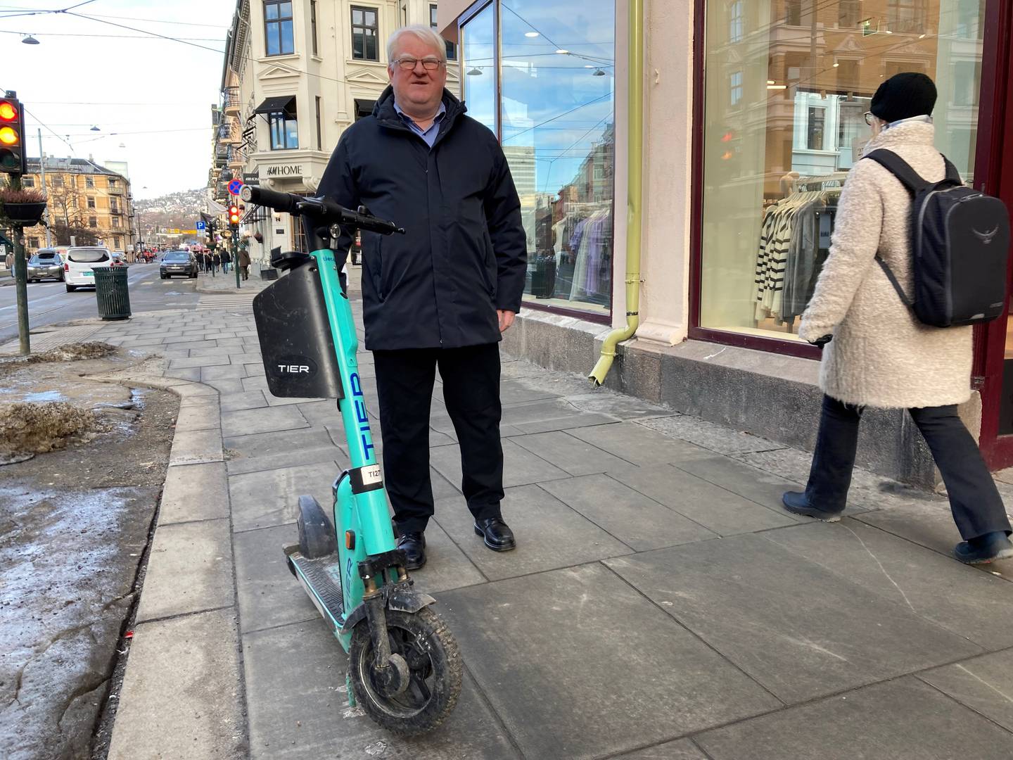 – Norge og Island er de eneste landene i Europa hvor det fortsatt er lov å bruke elsparkesykkel på fortauene, forteller Terje André Olsen. Med elsparkesykler på fortauene blir det nødvendigvis mindre plass til de gående, påpeker han.