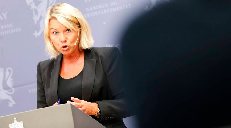 Næringsminister Monica Mæland under fredagens pressekonferanse. 
