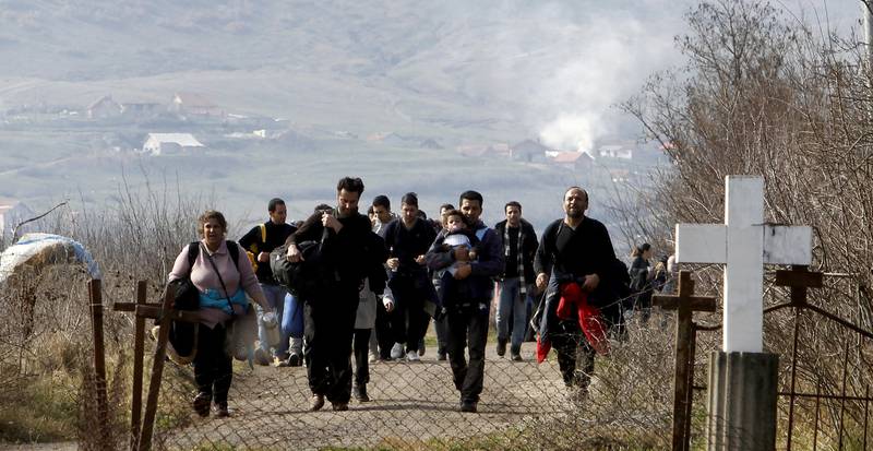 Serbia: Afghanske migranter sendes tilbake fra Serbia til Makedonia. FOTO: NTB SCANPIX
