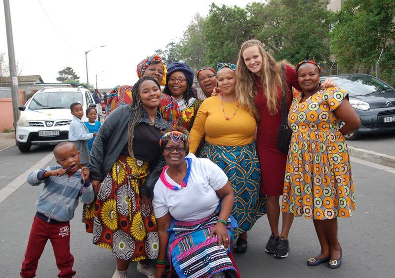 BRYLLUPSGJEST: Den påtroppende Afrika-korrespondenten har opplevd mye i løpet av sine to år som student i Sør-Afrika, blant annet et tradisjonelt Xhosa-bryllup i townshipen Gugulethu i Cape Town. Nå er hun klar for mer.