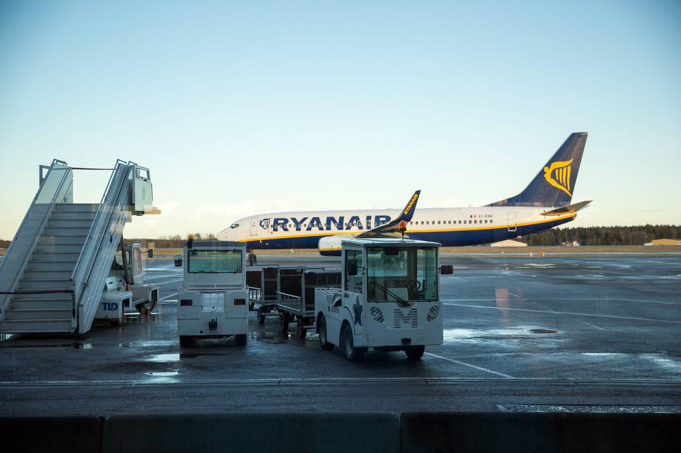 Ryanair har sagt opp avtalen med Rygge sivile lufthavn om å ha flyplassen som base. Dermed har Rygge Sivile Lufthavn AS sett seg nødt til å stenge dørene etter 31. oktober.
