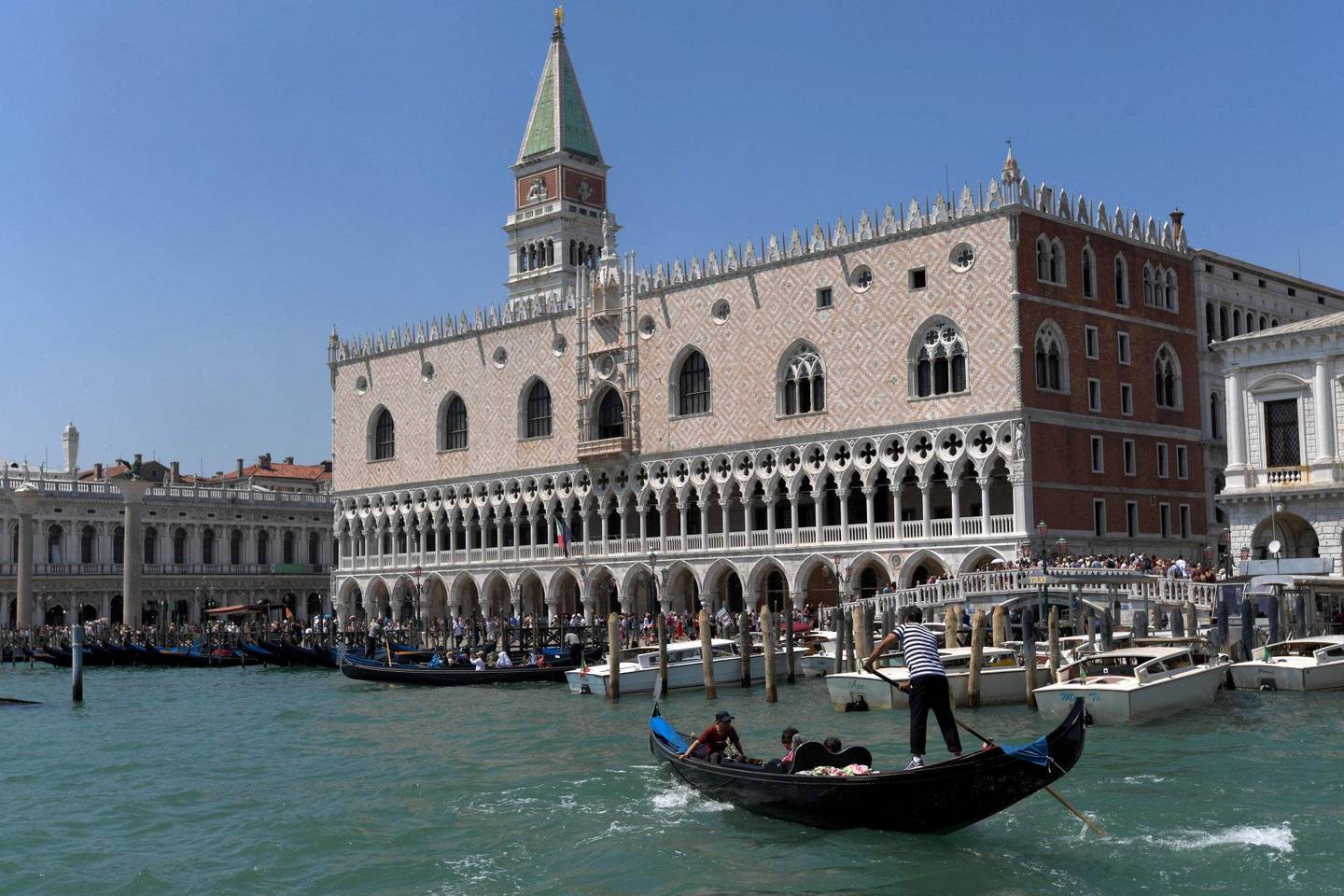 VENEZIA: Venezia i Italia har lenge vært i ferd med å synke. FOTO: NTB SCANPIX