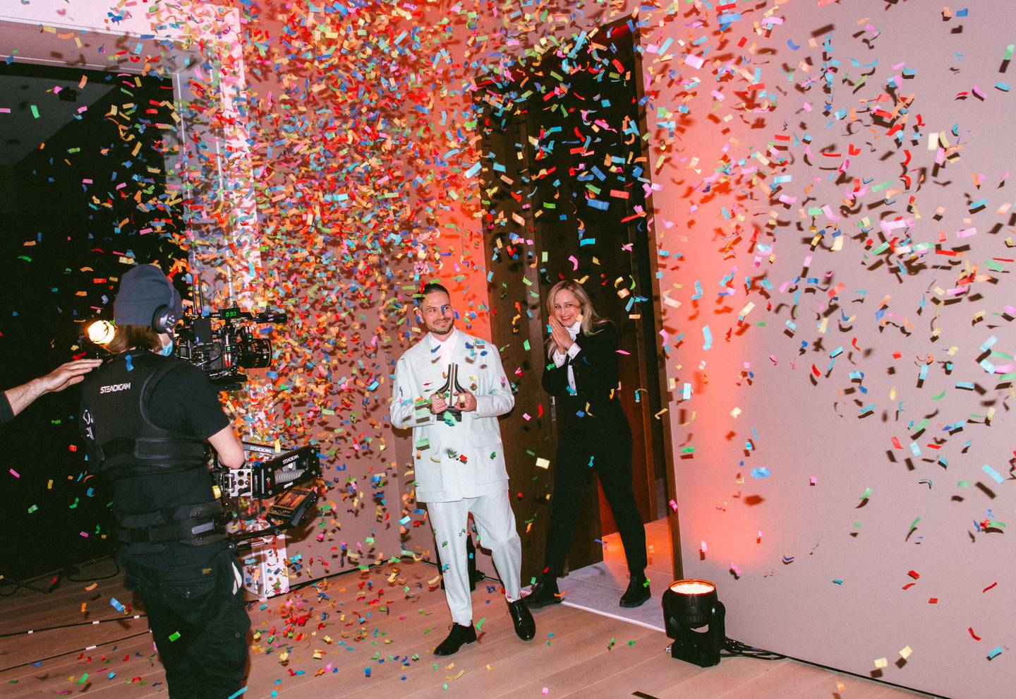 Chris Holsten og Frida Ånnevik stakk av med prisen for Årets låt med sin fine «Hvis verden» – muligens overraskende nok for dem som trodde lyden av 2020 skulle være Tix og «Karantene. Foto: Michael Ray Cruz Angeles 