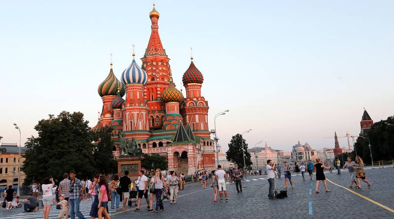 Kanskje vil Hans-Wilhelm Steinfeld fortelle deg om Vasilij-katedralen mellom Den røde plass og Moskvaelven hvis du blir med på temareise til Russland. Katedralen ligger like ved Kreml og er et av de mest kjente landemerkene i Russland. FOTO: LISE ÅSERUD/NTB SCANPIX