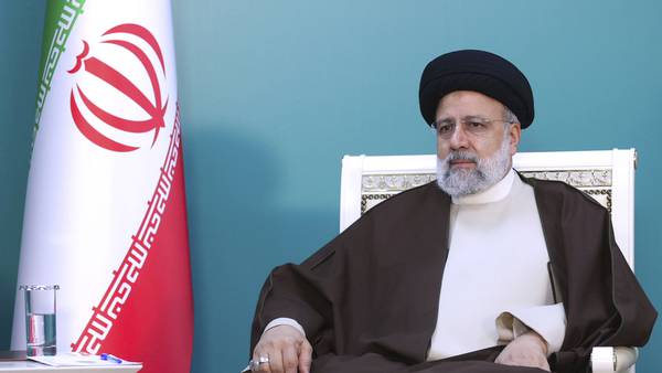 Iran erklærer fem dager med landesorg etter presidentens dødsulykke