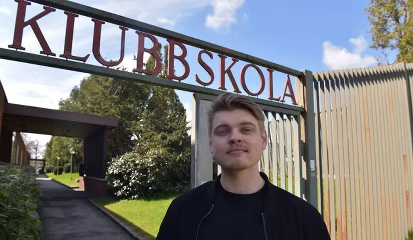 Klubbskolan i gamlestaden i Göteborg er møteplassen for Tobias og andre Tesla-arbeidere i streik.