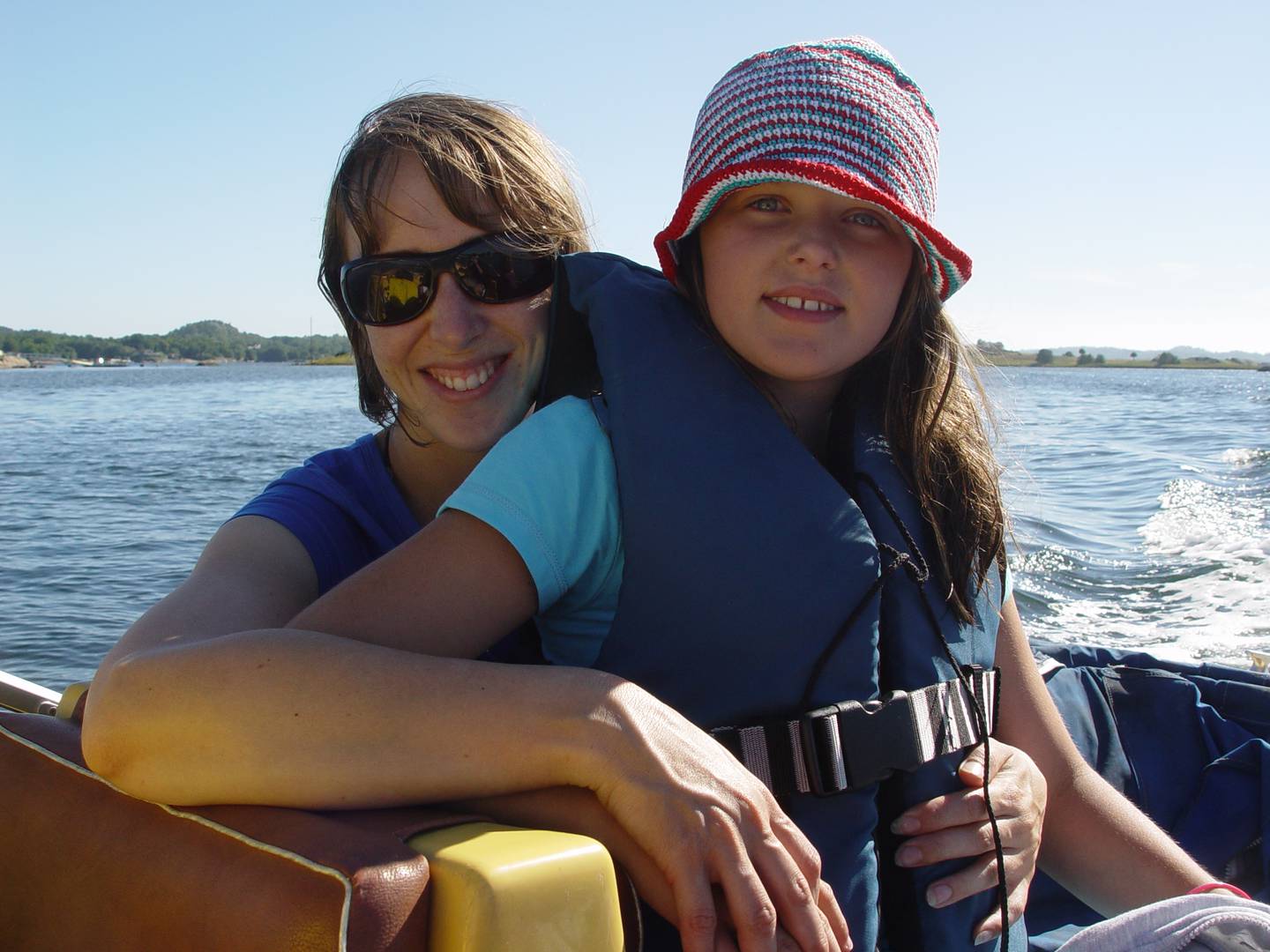 12 år gamle Aurora og mamma på ferie i Viksfjord.