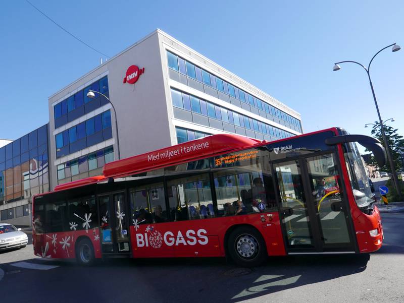Gasser på: De fleste moderne busser i Østfold bruker fornybart drivstoff i dag. Her fra Fredrikstad. FOTO: MARTIN N. KRISTIANSEN
