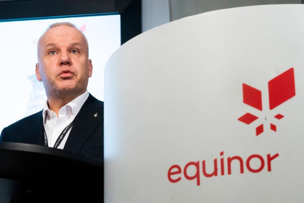 Equinor, her representert ved konsernsjef Anders Opedal, tjener fortsatt penger i bøtter og spann på sin olje- og gassproduksjon, og har også reklamert mye for selskapet, blant annet i forbindelse med navneskiftet fra Statoil.