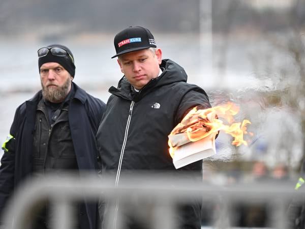 Svensk politi: Kun Koranen er ulovlig å brenne