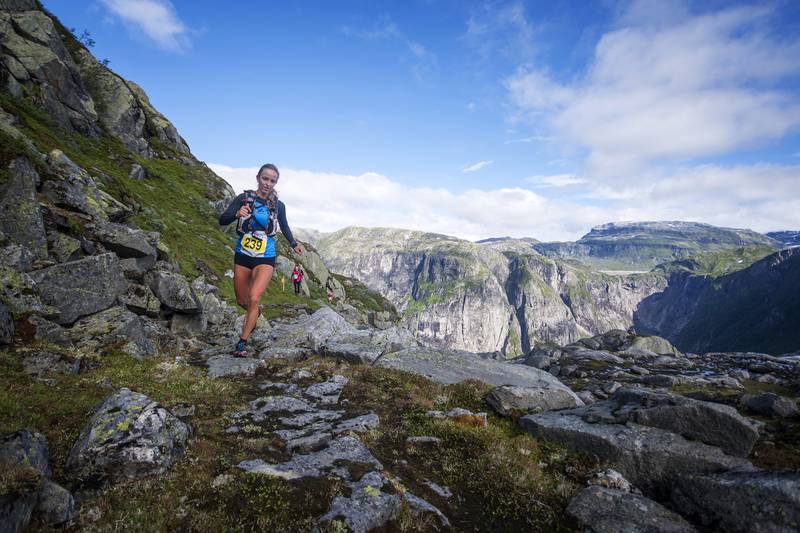 Anita Iversen Lilleskare vant halvmaraton på Hardangervidda. FOTO: KAI-OTTO MELAU/XTREMEIDFJORD