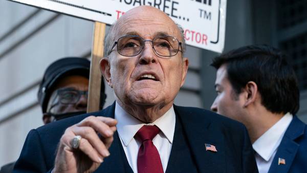 Giuliani tiltalt sammen med «falske valgmenn»