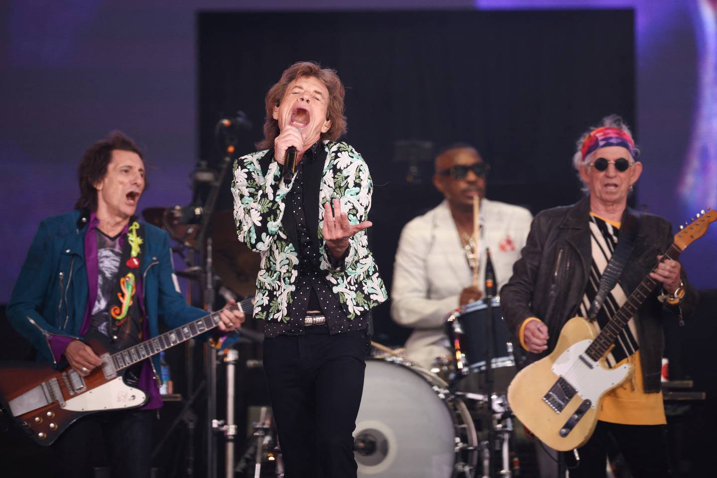 The Rolling Stones i Hyde Park i London 25. juni, med Steve Ferrone på Charlie Watts' gamle plass bak trommene. Mange regner også gitaristen Ron Wood (til venstre) som ny i gruppa, etter bare 47 år.
