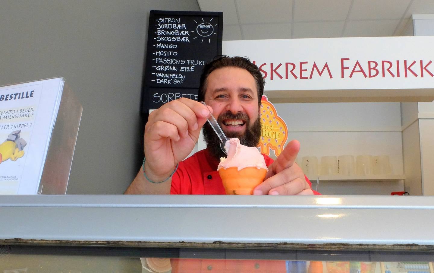 Dario De Simone er kjent for den italienske iskremen han lager og selger i iskrembaren Dario's. Nå vil han også erobre pizzamarkedet i Drammen.