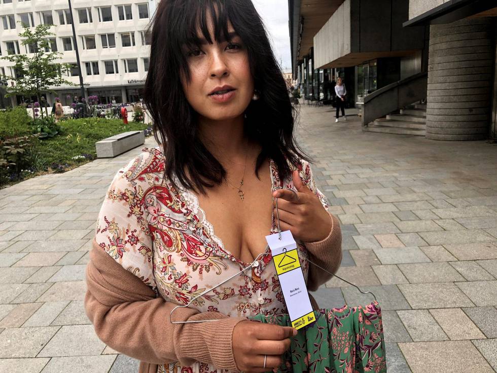 Maria Mena fra Oslo gir bort en sommerkjole av merket Faithfull The Brand til abortkampanjen til Tise og Amnesty International.
