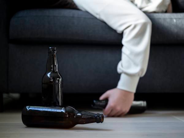 Flere alkoholrelaterte dødsfall i 2021: – Det er skambelagt 