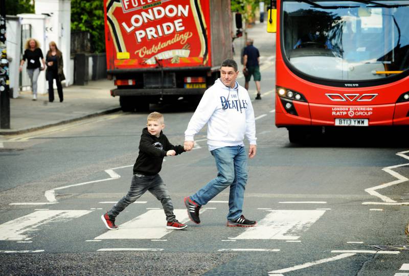 Tony Graham og sønnen Liam har reist fra Bristol til London for å oppleve en bit Beatles-historie i Abbey Road.
