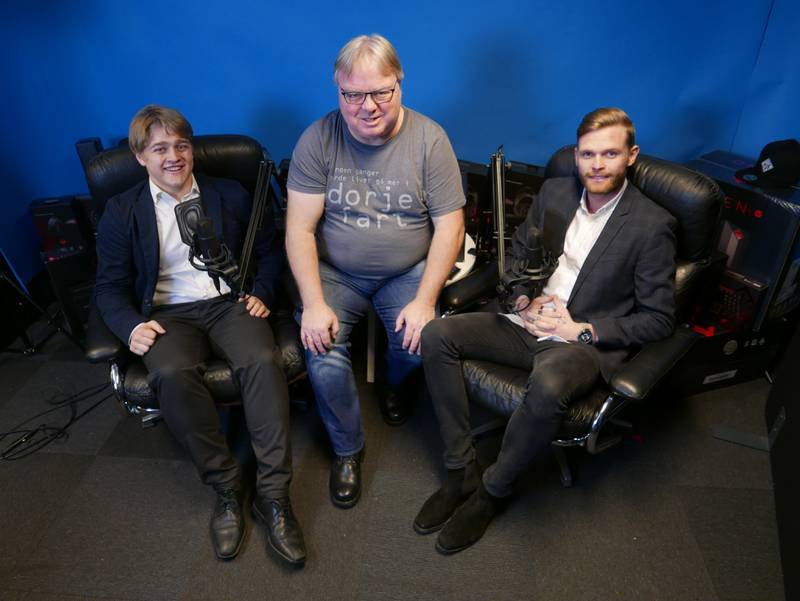 Redaksjonssjef Dag Solheim flankert av Fabian «Thinked» Hopeland og Robin «Fade» Gulliksen i Aim Studios i Fredrikstad.