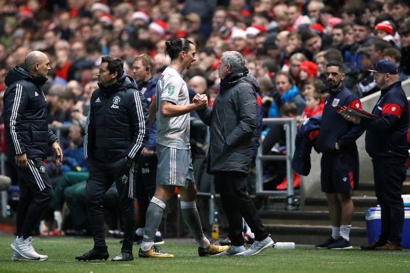 Zlatan Ibrahimovic takkes av av Jose Mourinho når han byttes ut. Han spilte fra start for første gang etter skadeavbrekket.