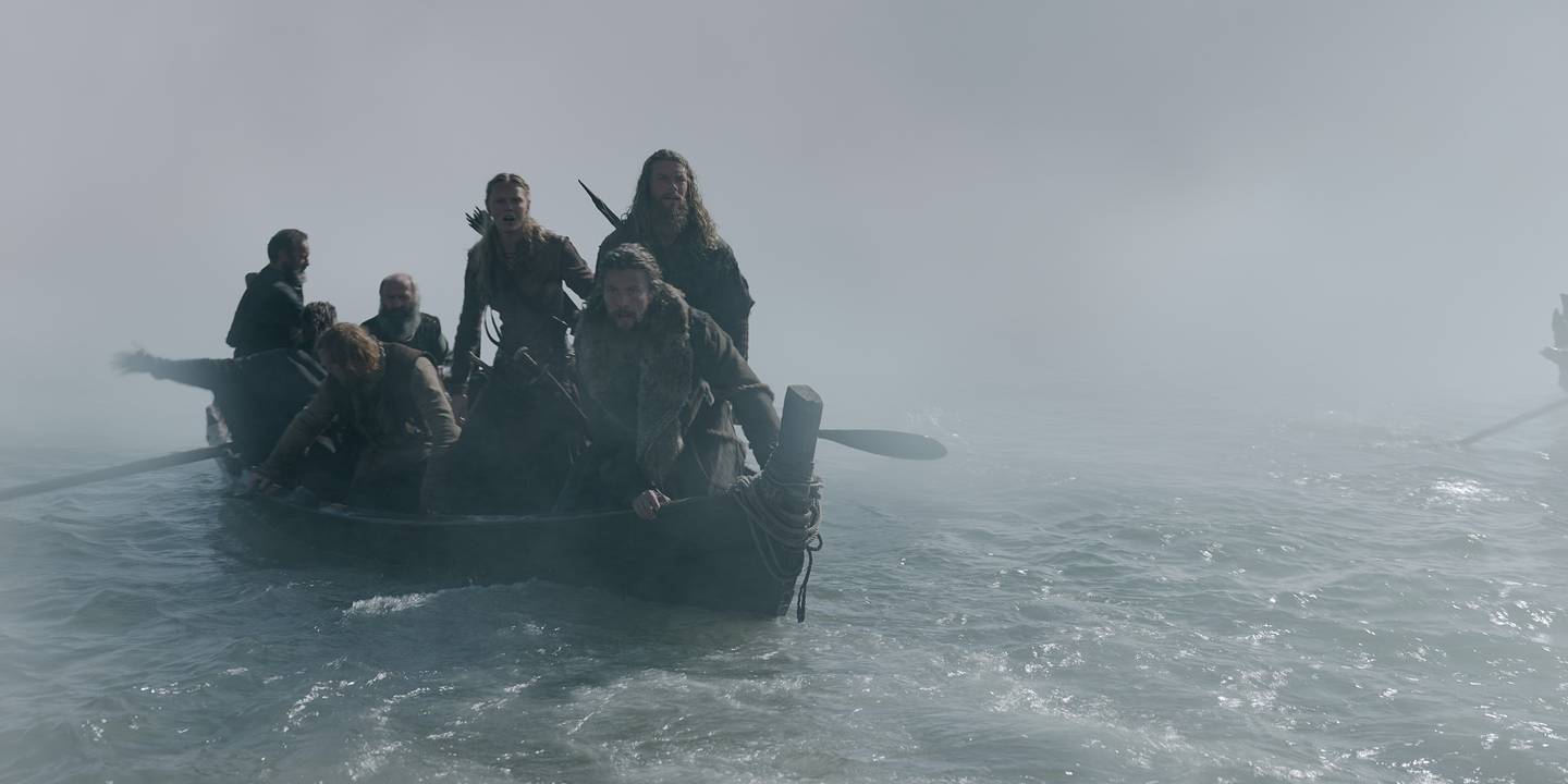 Frida Gustavsson i rollen som Freydis Eriksdotter, Sam Corlett er Leif Eriksson, og Leo Suter spiller Harald Sigurdsson i «Vikings: Valhalla». 12. januar er de tilbake med nye tokt på Netflix.