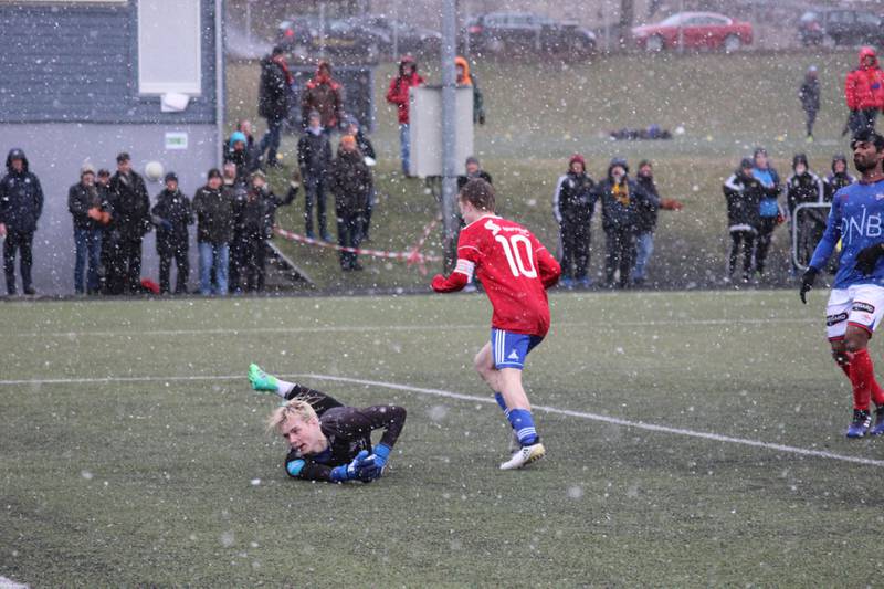 Her har Skeids kaptein Jens Braathen Rongved nettopp satt inn 2-0 for vertene på en retur.