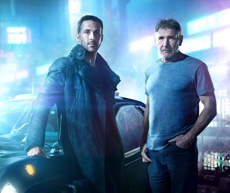 Den første «Blade Runner»-filmen var satt til 2019, et drøyt år unna her vi er når Ryan Gosling (t.v.) som K og Harrison Ford som Rick Deckard dukker opp i en ny sci-fi-thriller. 