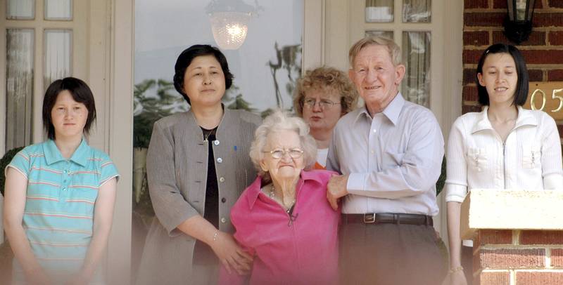 I 2005 tok Jenkins med seg familien og besøkte sin mor i Nord-Carolina. Moren Pattie Casper var da 91 år og hadde ikke sett sin sønn på over 40 år.