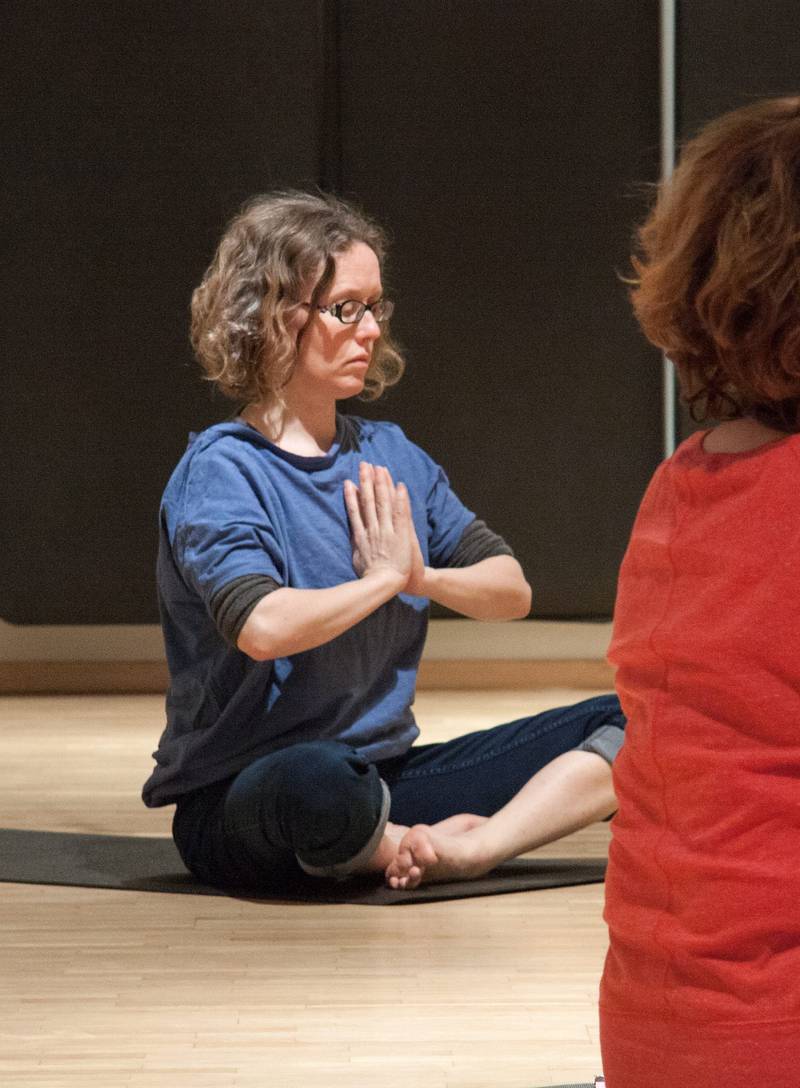 Kathrine Stølen mener yoga er et godt tilbud. FOTO: KENNETH STENSRUD