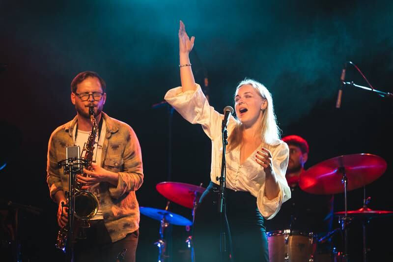 Siril Malmedal Hauge og saksofonist Martin Myhre Olsen gjorde stor suksess på Kongsberg.