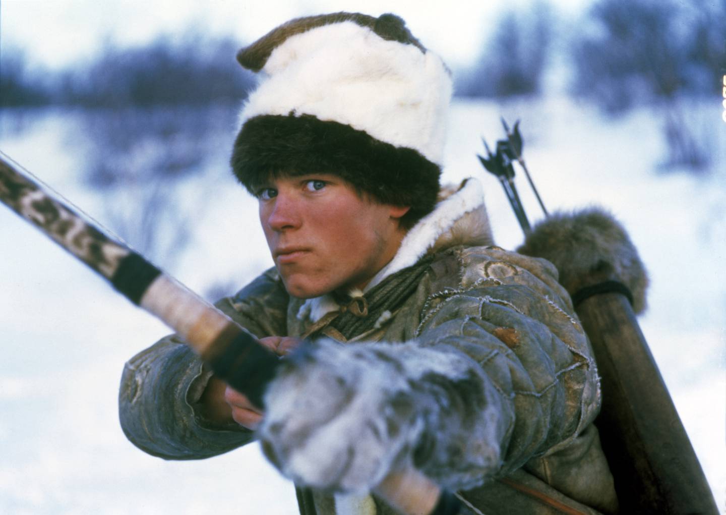 Oslo 1987-09-24: "VEIVISEREN" - verdens første film  på samisk, har premiere 30. september 1987. Filmen blir senere Oscar-nominert i klassen for beste utenlandske film. Her hovedrolleinnehaver Mikkel Gaup (t.v.) i en scene fra filmen. FOTO: Karoline Frogner