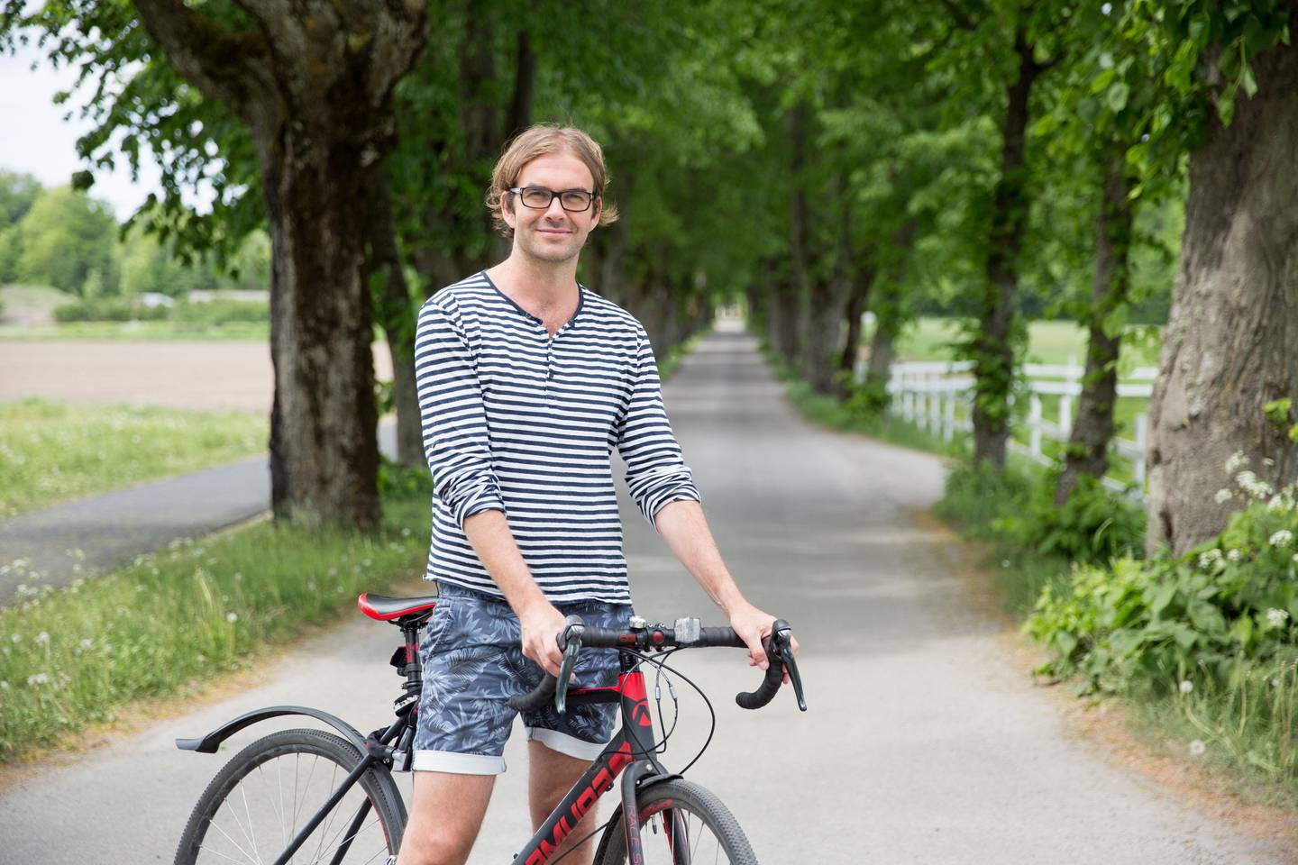 Martin Sørhaug i House of Foundation, som står bak den nye musikkfestivalen Lyse Netter på Alby, ber folk sykle til festivalen fremfor å kjøre.
