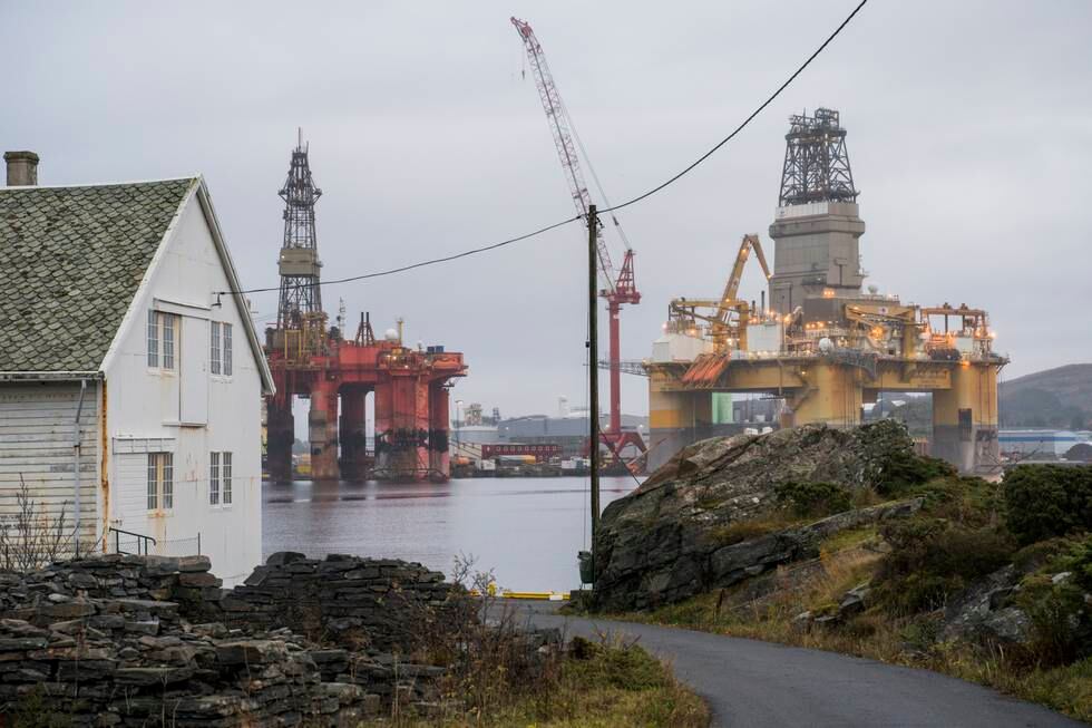 Det går mot slutten for norsk olje og gass, enten vi vil eller ikke. Snart vil flere oljerigger ligge i opplag, som her på Hanøytangen industriområde utenfor Bergen.