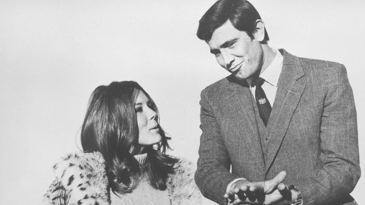 George Lazenby spilte James Bond i én film, «On Her Majesty's Secret Service». Her fra 1969 med skuespilleren Diana Rigg.