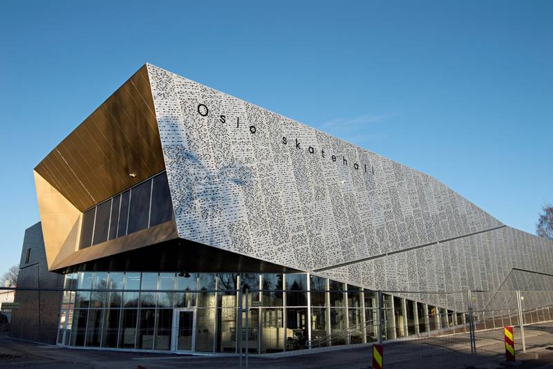 Den nye hallen på Voldsløkka åpner 12. januar, men allerede nå går debatten på Facebook. Kun brettkjørere slipper enn så lenge inn i den kommunale hallen.