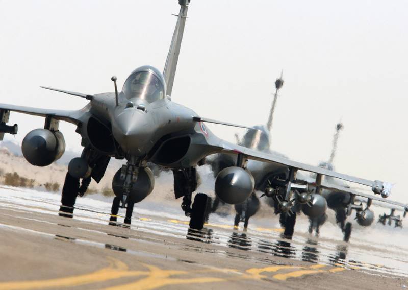 KOALISJON: Også Frankrike har bombet flere IS-mål denne uka. FOTO: NTB SCANPIX