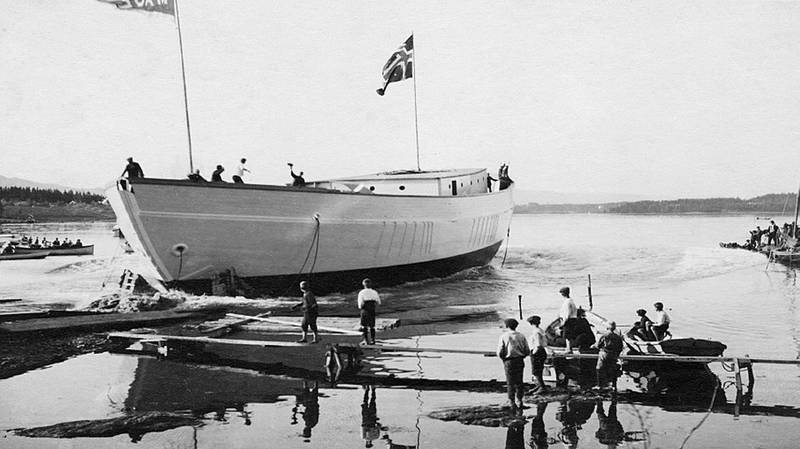 Mauds sjøsetting 7. juni 1917.