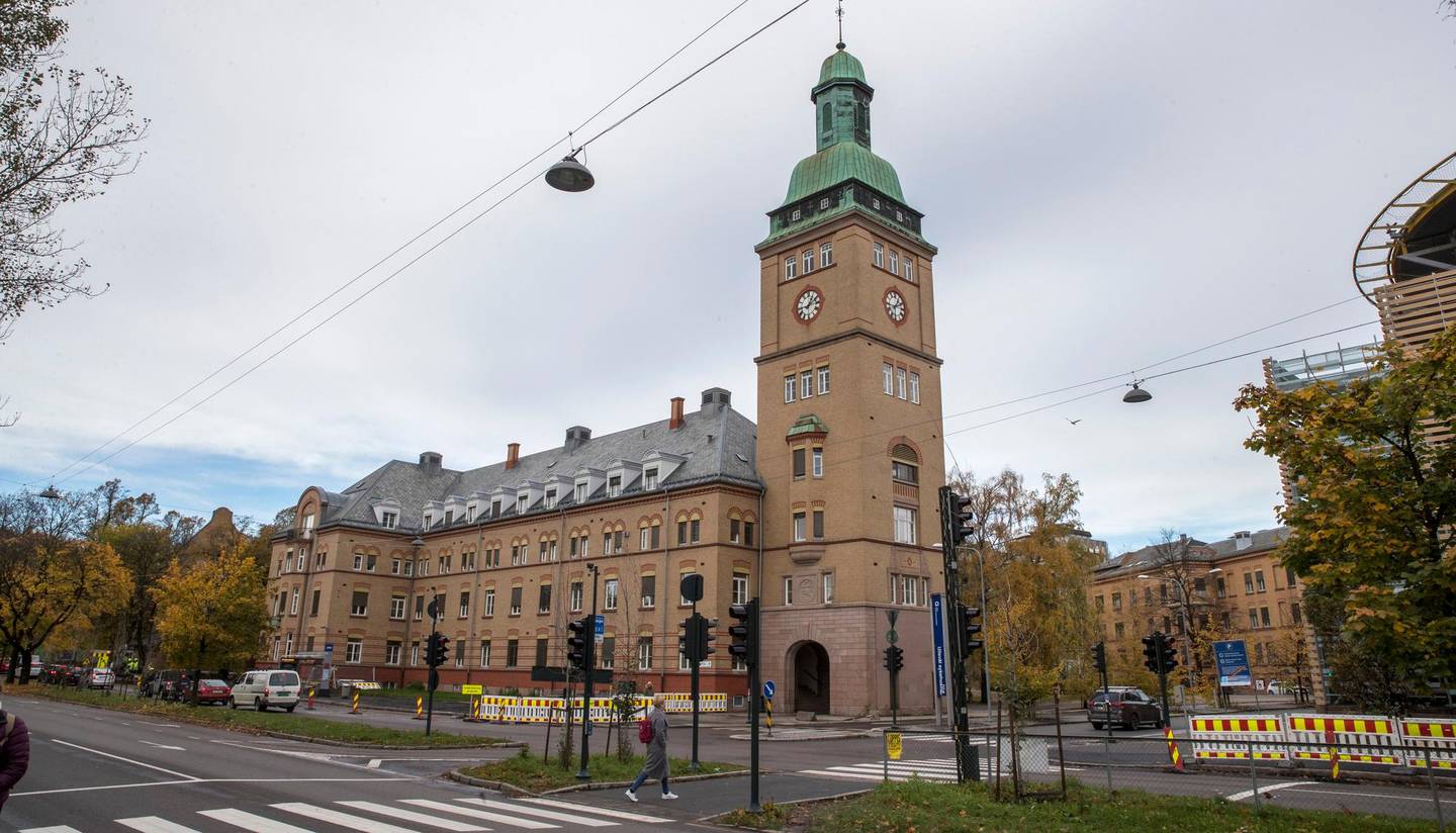 Oslo  20171025.
Inngangspartiet ved Ullevål sykehus  sett far kirkeveien.
Foto: Terje Bendiksby / NTB scanpix