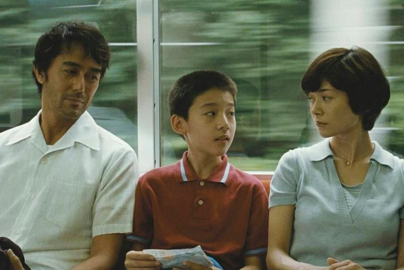 Hiroshi Abe, Taiyô Yoshizawa og Yoko Maki spiller far, sønn og mor i «Etter stormen».