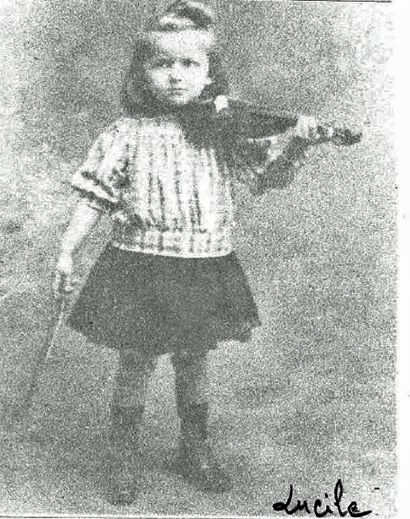 Lucile Randon som barn. Bildet skal være fra cirka 1910.