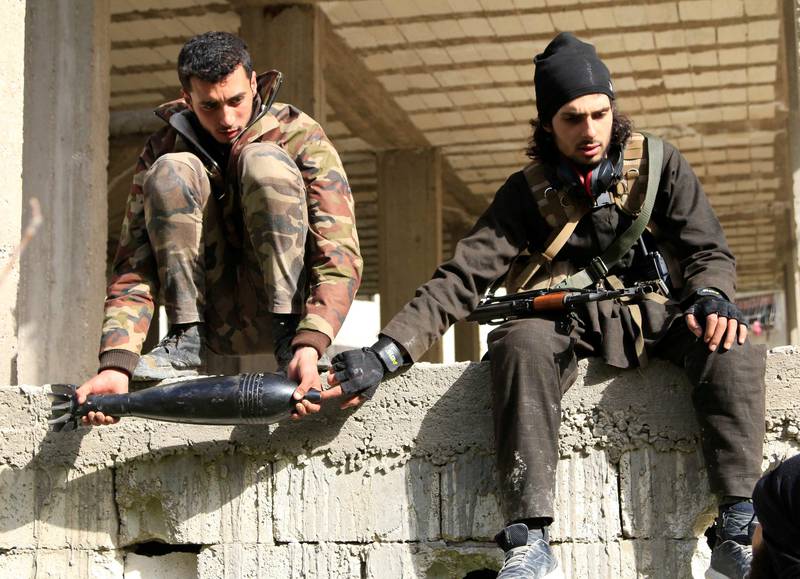 Opposisjonsstyrken Den frie syriske hær slåss side om side med kurdiske og irakiske grupper i kampen mot ekstremistene i IS. Nå trenes flere lokale styrker opp i Syria. FOTO: ALAA KHWELED/NTB SCANPIX