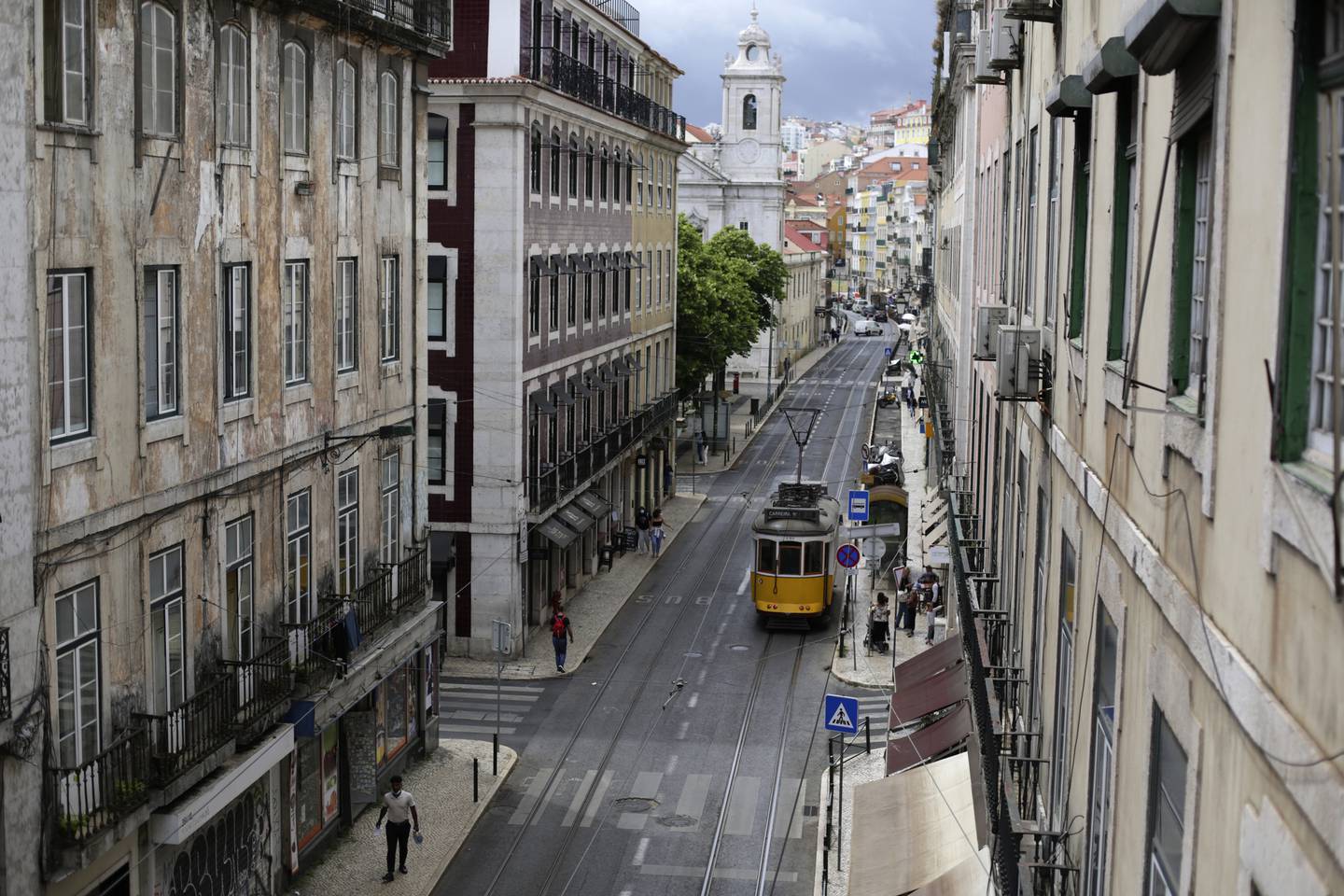 Også i Portugals hovedstad Lisboa står deltavarianten nå for de fleste nye tilfeller, og det har ført til nye restriksjoner.