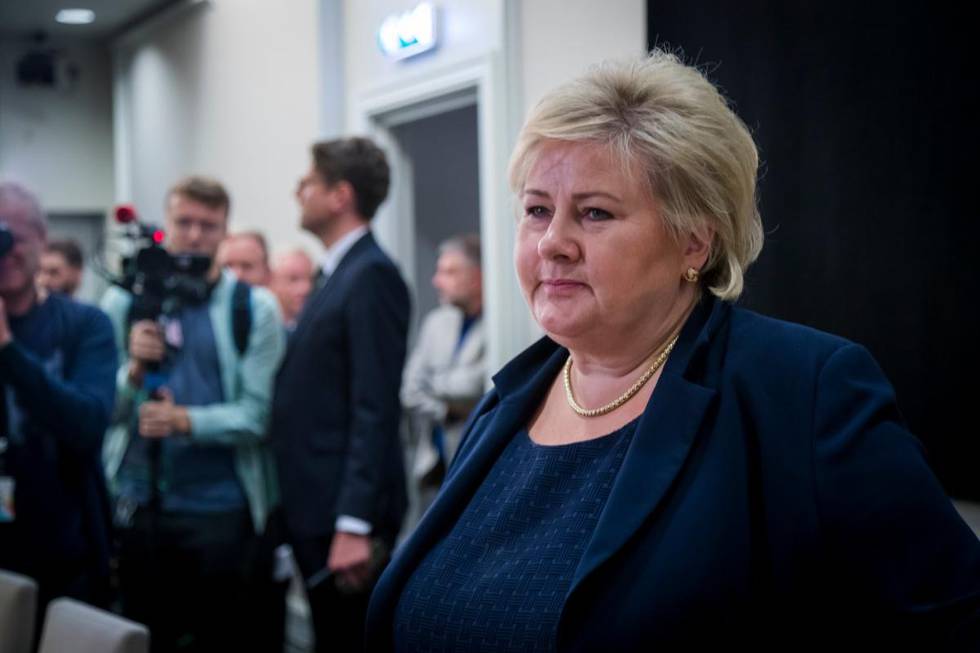 Statsminister Erna Solberg måtte svare for seg i høring i Stortinget mandag.