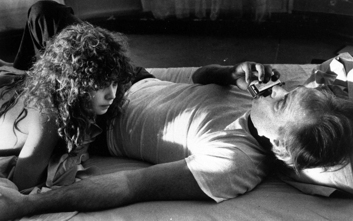 Maria Schneider og Marlon Brando i skandalefilmen «Siste tango i Paris». FOTO: NTB SCANPIX